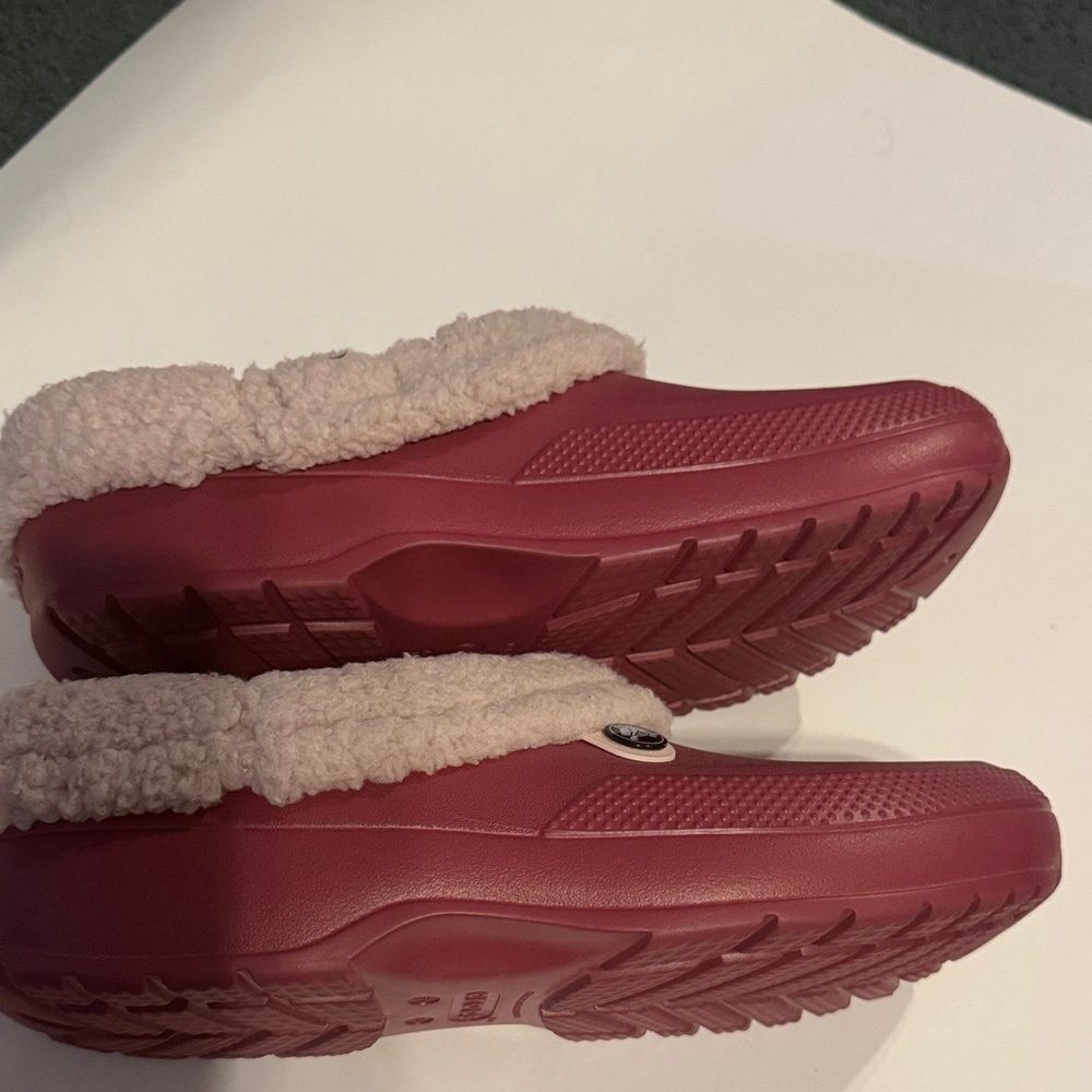 Cozy Pink crocs with Plush Lining - Picture 4 of 4